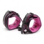 Наручники мягкие Luxury Fetish Black&Pink Hands (F61283)